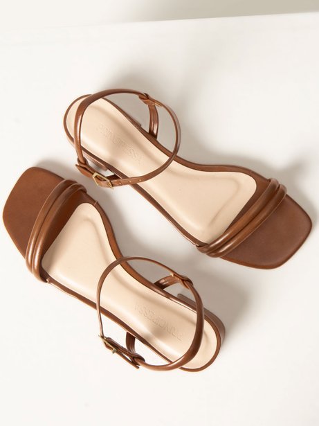 Sandália Salto Bloco Caramelo Intenso Iriane