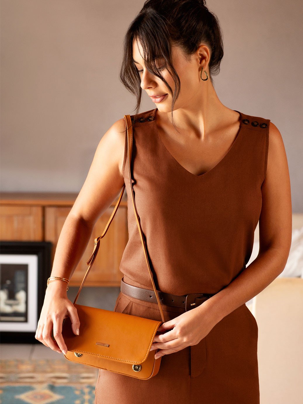 blusa helga saia heleonor brinco libia cinto oriana bracelete hungria bolsa ruanda