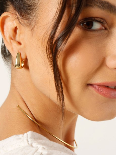 Brinco Meia Argola Dourada Vegas