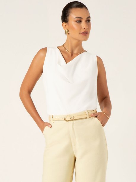 Blusa sem Manga Decote Degagê em Crepe Texturizado Off White Joana