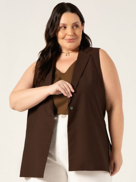 Colete Alongado de Alfaiataria em Viscose Plus Size Marrom Crislene
