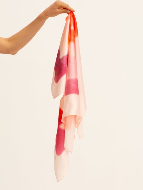 Lenço Barrado Off White com Estampa Rosa com Laranja Liz