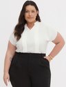 Blusa Manga Curta com Pregas em Crepe Plus Size Off White Neia
