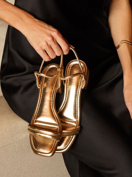 Sandália Salto Bloco Dourada Elenir