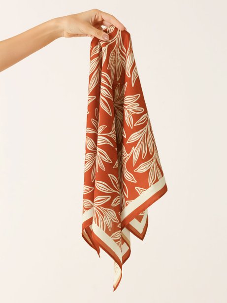 Lenço em Cetim Estampado Terracota x Off White Selma