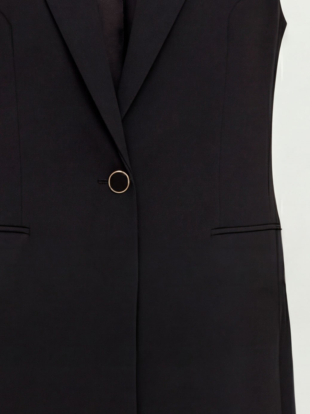 colete alongado em alfaiataria com faixa grasi2