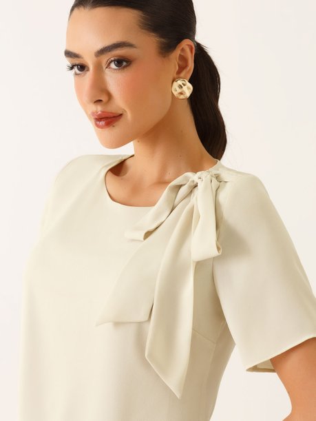Blusa Manga Curta Decote Degagê em Crepe Aveia Tessalia