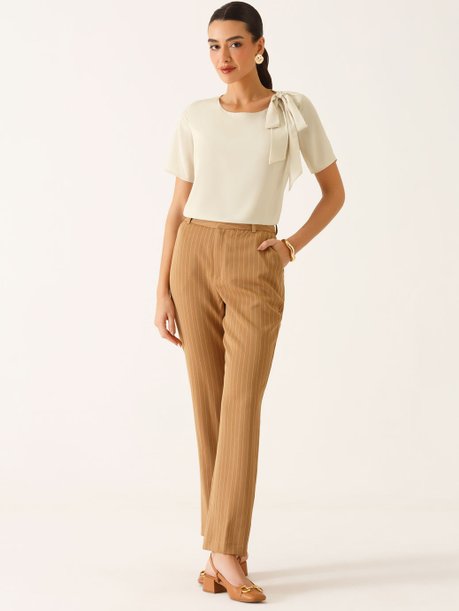 Calça Alfaiataria Reta Regular em Viscose Listrada Camel Tatiele
