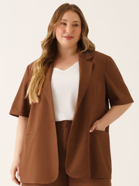 Blazer Manga Curta Alfaiataria em Linho Plus Size Marrom Telma