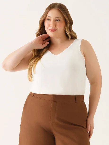 Regata Feminina com Decote V Plus Size Off White Lucia