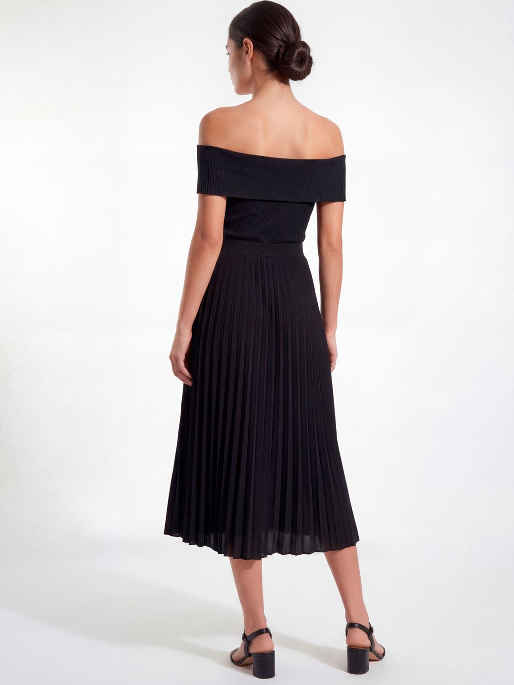 blusa ombro a ombro de malha canelada preto graciany5