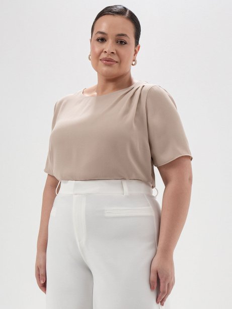 Blusa Manga Curta em Crepe Plus Size Nude Marta