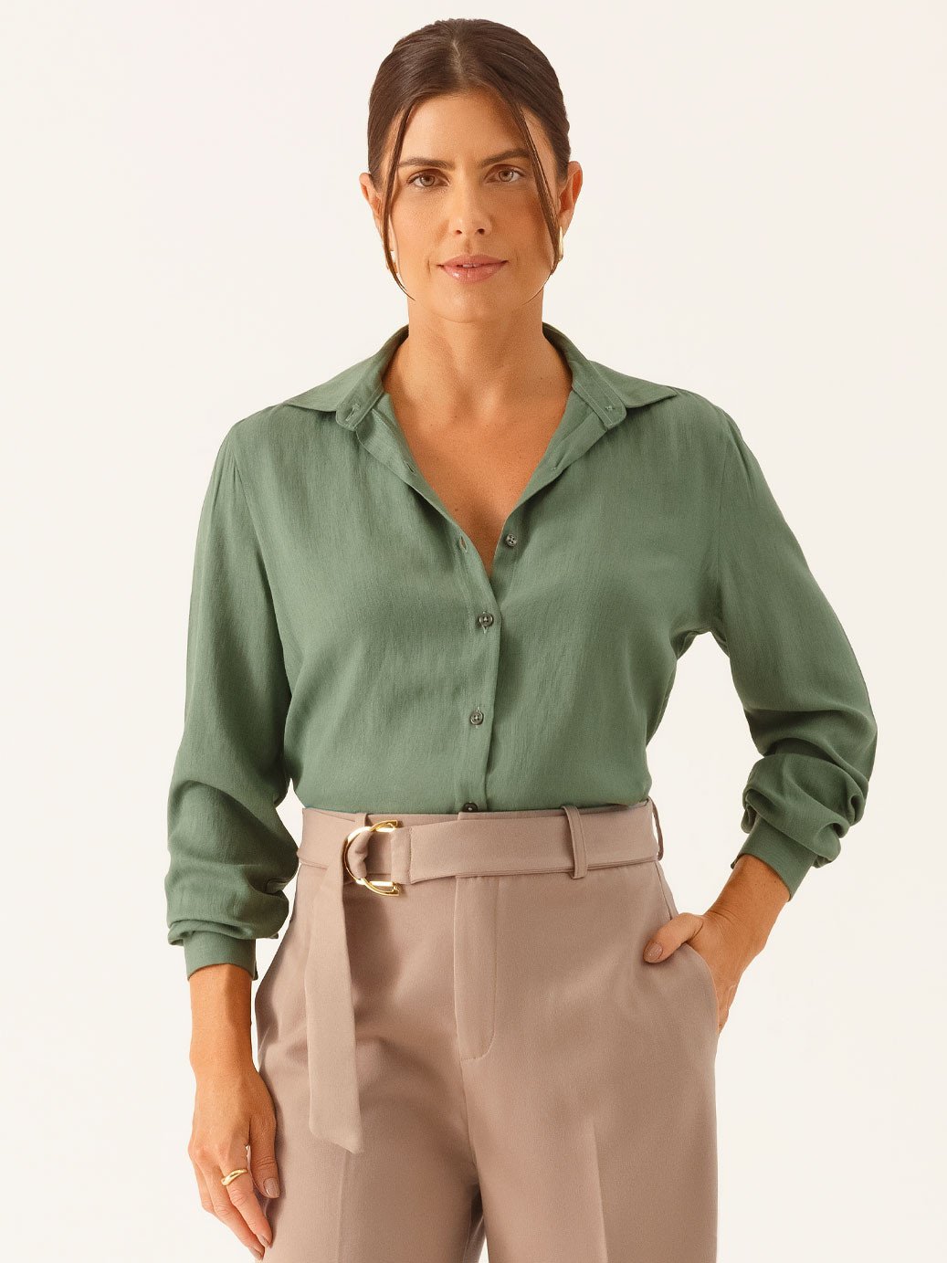 10202299 camisa manga longa regular em viscose verde veranice 19200381 calca wide leg de alfaiataria em viscose mocha mousse angelica 3