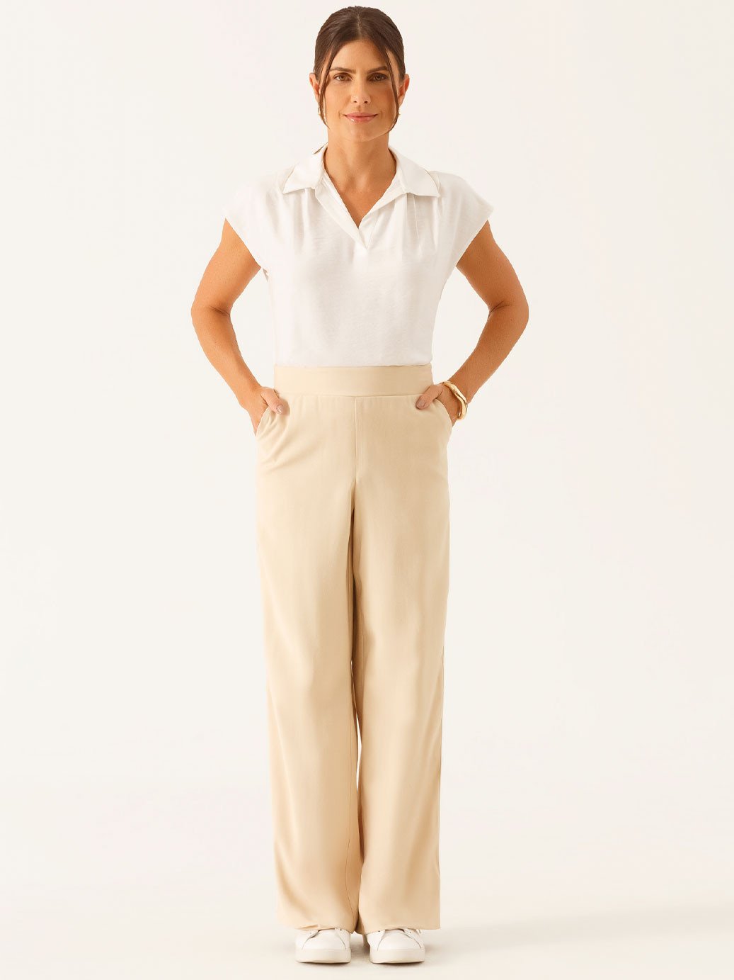 10501650 blusa manga curta decote v em viscose off white viviani 19200536 calca alfaiataria wide leg em viscose aveia vitoriana 2 3