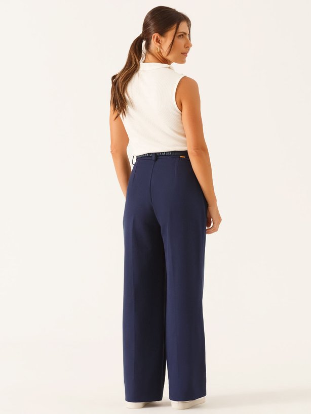 10501651 blusa gola alta com ziper em malha canelada off white veralucia 19200535 calca wide leg de alfaiataria em viscose marinho natiele 1 2