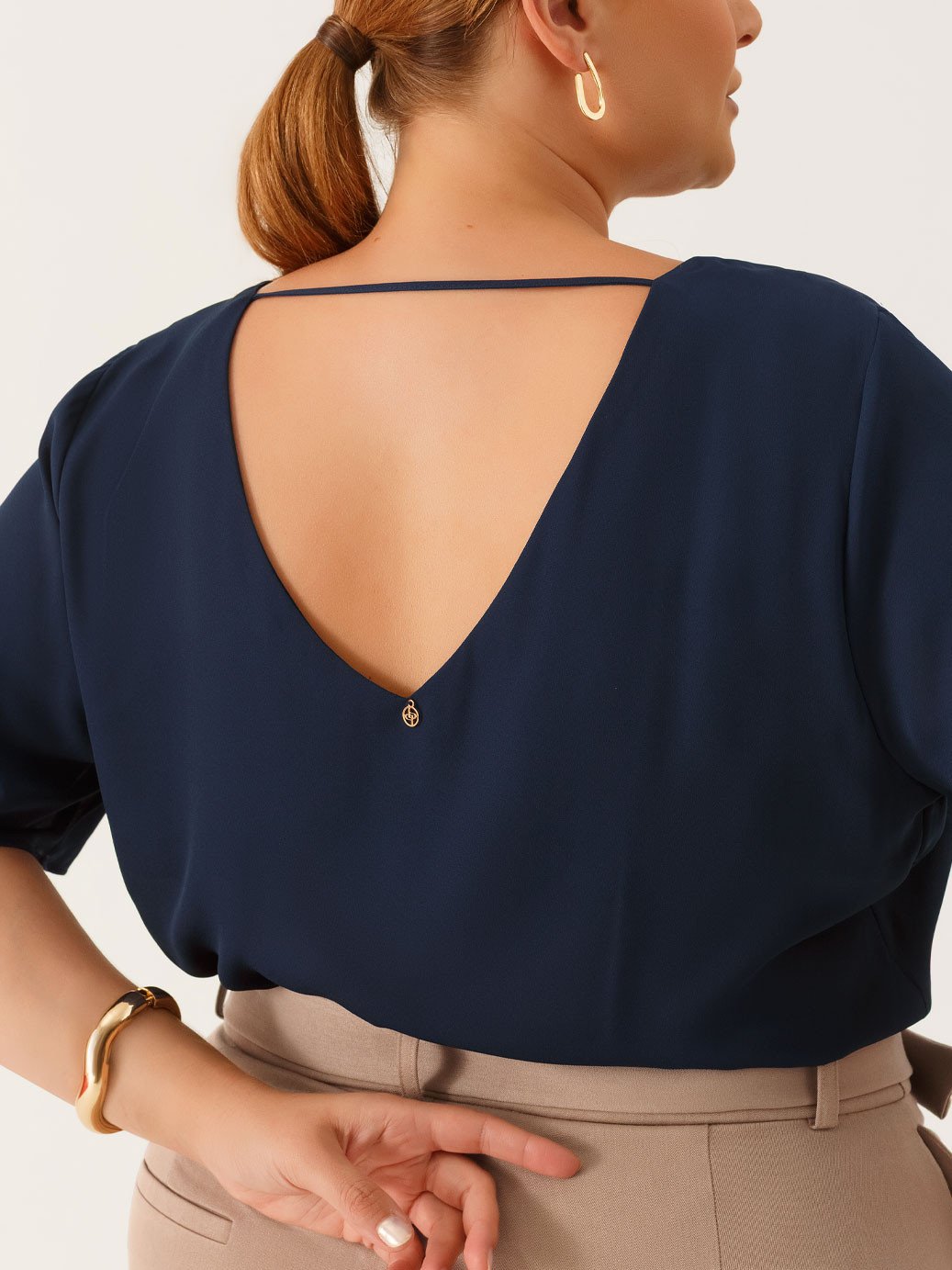 10501656 blusa manga curta em crepe marinho marta 1