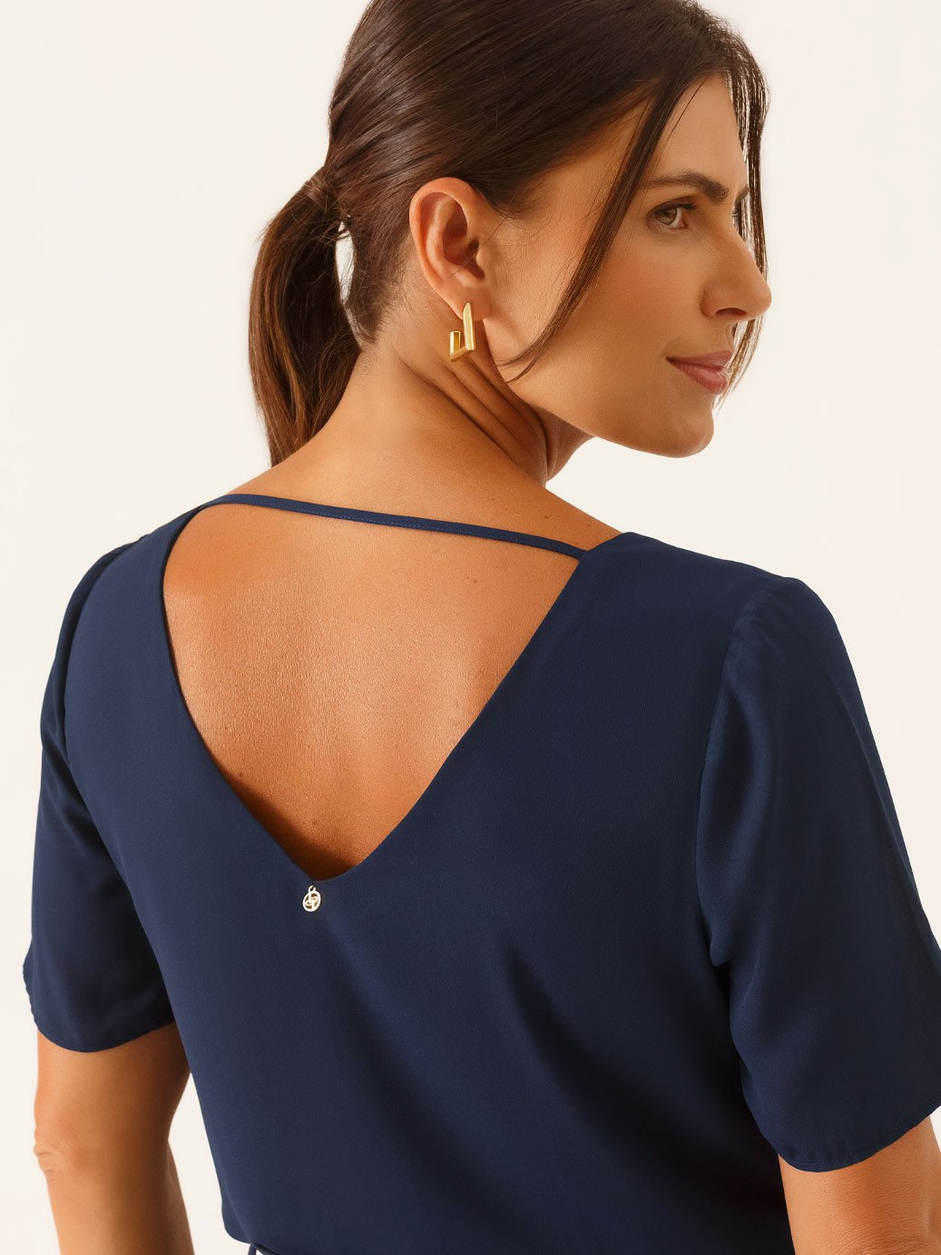 10501656 blusa manga curta em crepe marinho marta 2