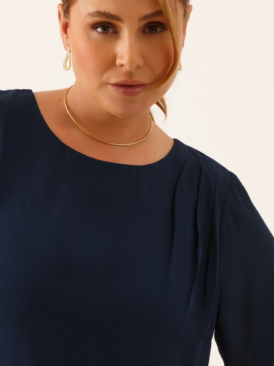 10501656 blusa manga curta em crepe marinho marta 3