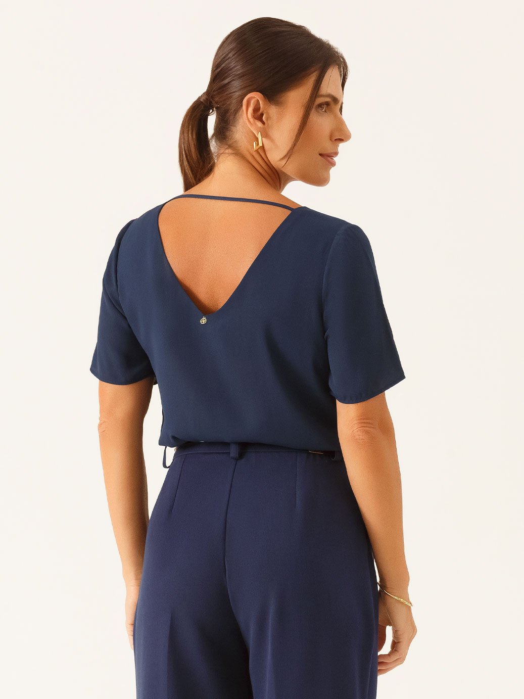 10501656 blusa manga curta em crepe marinho marta 19200535 calca wide leg de alfaiataria em viscose marinho natiele 1