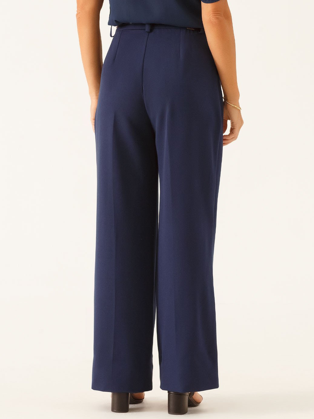 10501656 blusa manga curta em crepe marinho marta 19200535 calca wide leg de alfaiataria em viscose marinho natiele 1 2