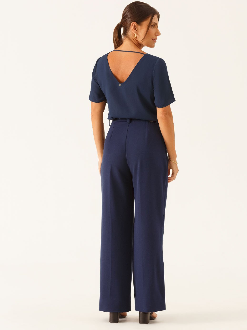 10501656 blusa manga curta em crepe marinho marta 19200535 calca wide leg de alfaiataria em viscose marinho natiele 1 3