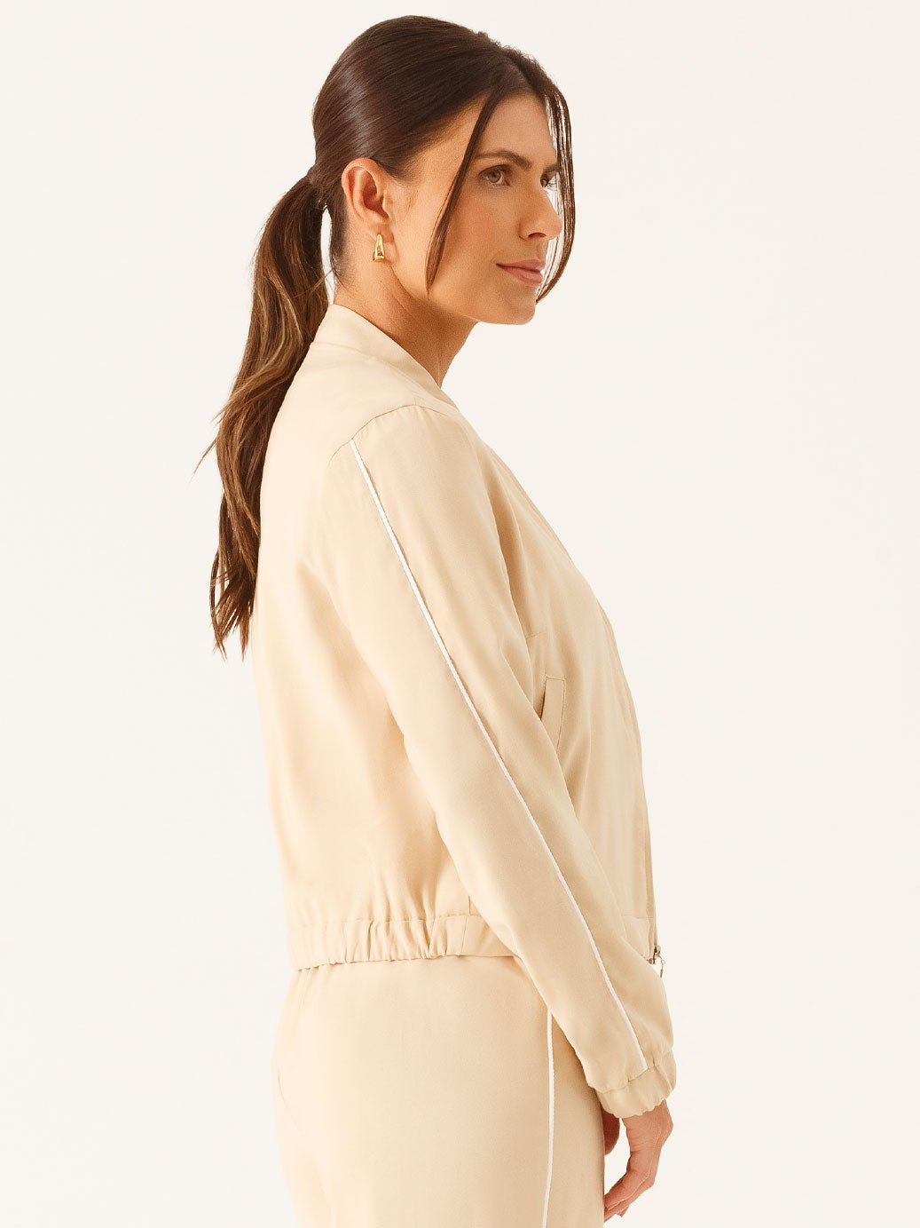 11400280 casaqueto alfaiataria manga longa em viscose aveia virginia 19200536 calca alfaiataria wide leg em viscose aveia vitoriana 2