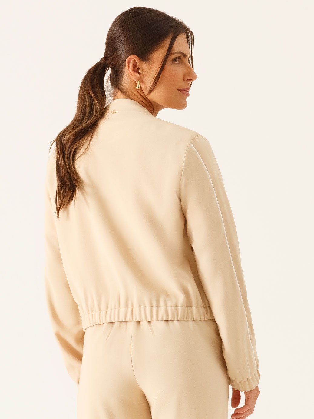 11400280 casaqueto alfaiataria manga longa em viscose aveia virginia 19200536 calca alfaiataria wide leg em viscose aveia vitoriana 3