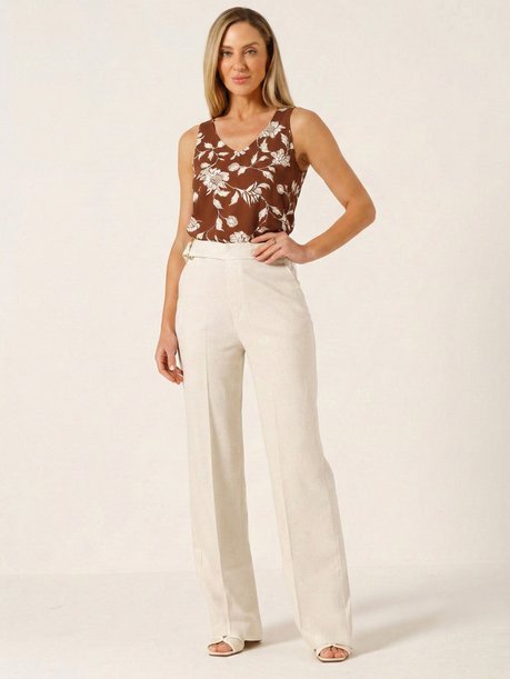 Regata Decote V com Estampa Floral Marrom e Off White Lariane