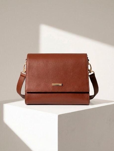 Bolsa Tiracolo Quadrada em Material Sintético Marrom Tassy