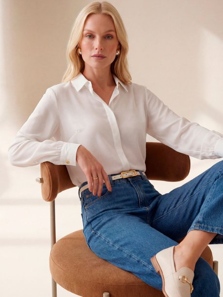 Camisa com Botão Dourado em Crepe Off White Helena