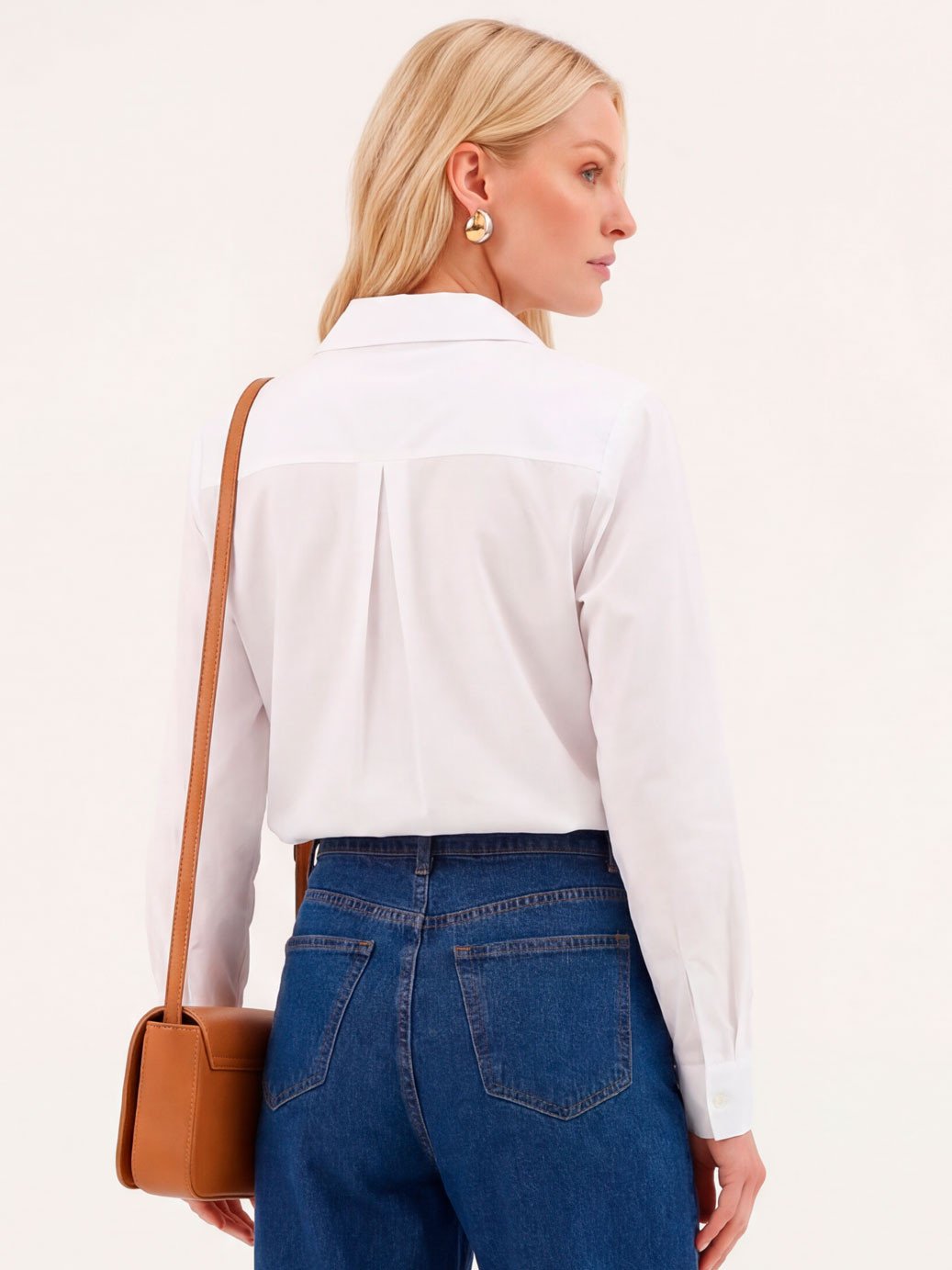 10202320 camisa feminina branca alongada com bolso marilu