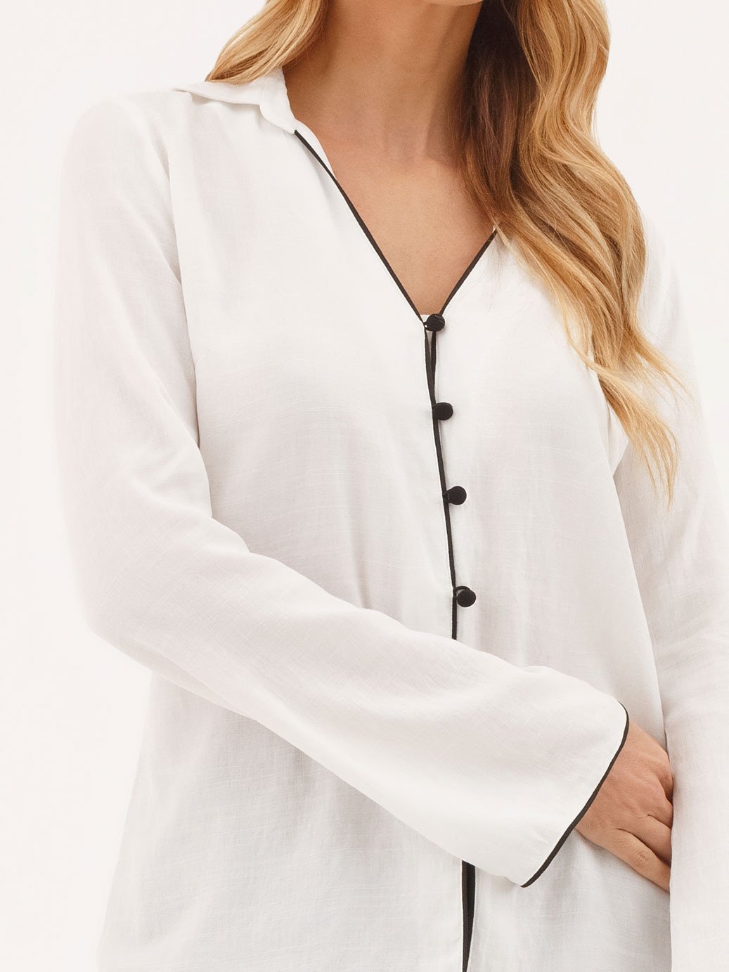 10202301 blusa manga longa com filete preto circe 19200418 calca preta alfaiataria feminina natiele