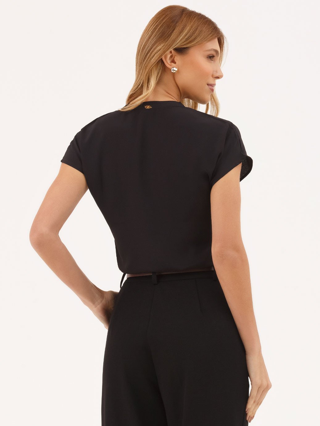 10501452 blusa preta com nervura neia 19200418 calca preta alfaiataria feminina natiele 2