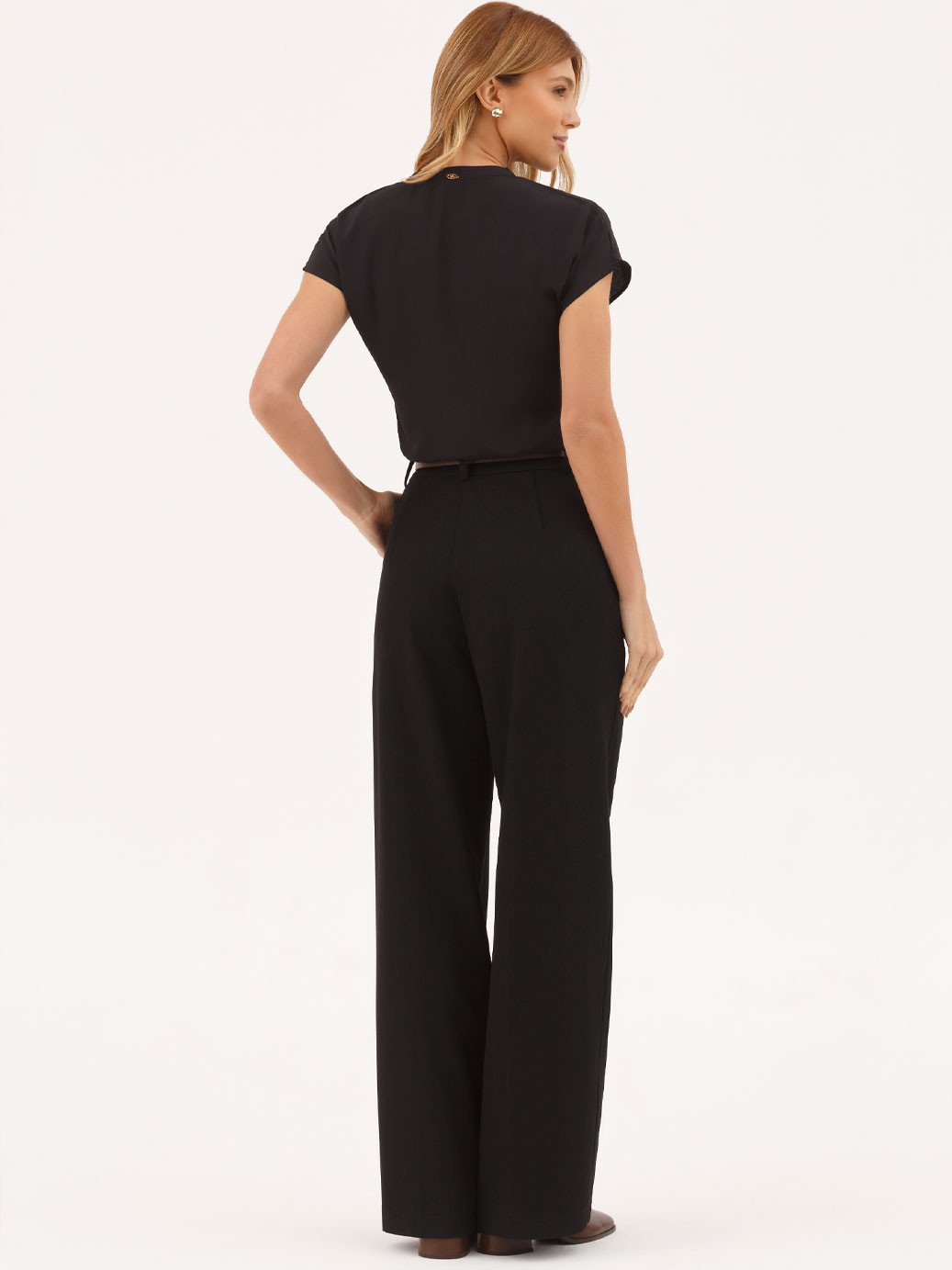 10501452 blusa preta com nervura neia 19200418 calca preta alfaiataria feminina natiele 2 1