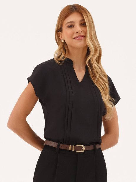 Blusa Manga Curta com Pregas em Crepe Preto Neia