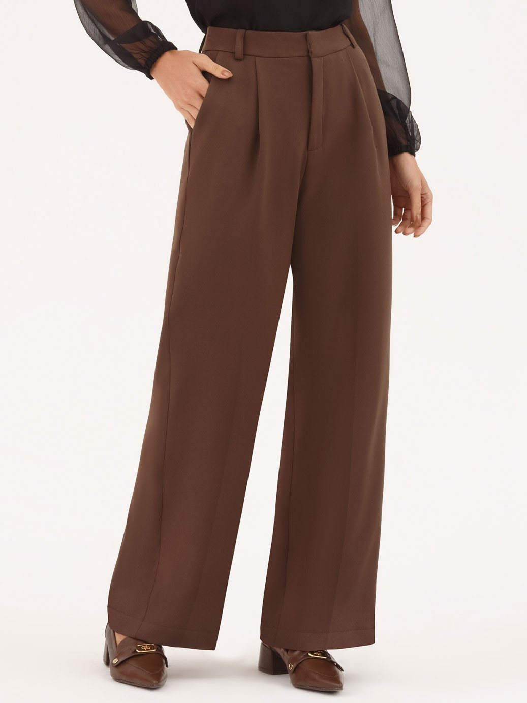 10501679 blusa preta com manga transparente coralise 19200557 calca marrom alfaiataria feminina carina 1 3