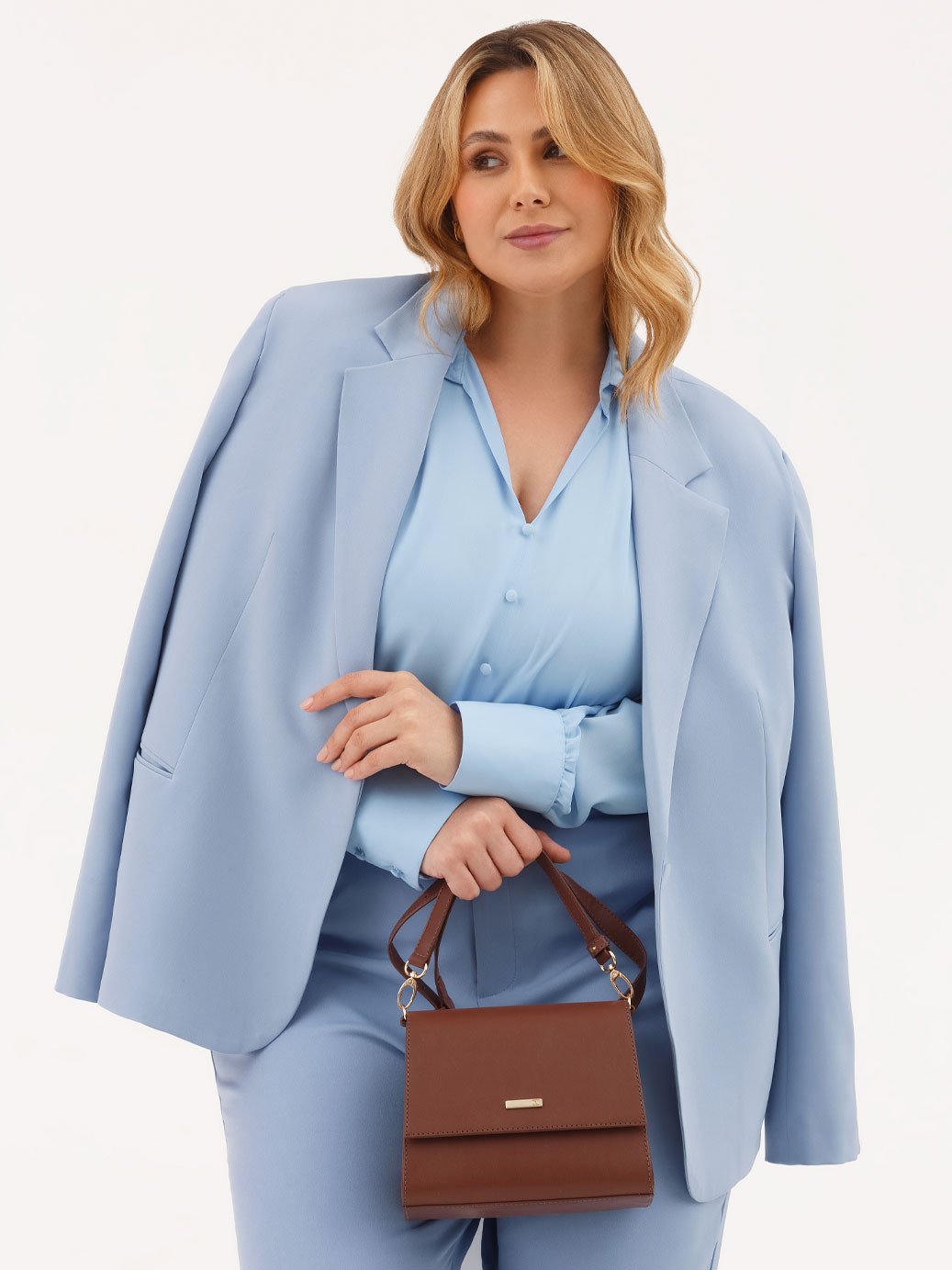 11400314 blazer alfaiataria feminino plus size sayuri 15000188 bolsa tassy camel