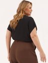 19200577 calca marrom plus size antonia 10501736 blusa preta com nervura nadira 2