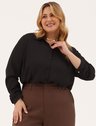 19200577 calca marrom plus size antonia 10501738 camisa manga longa preta plus size emanuela 2