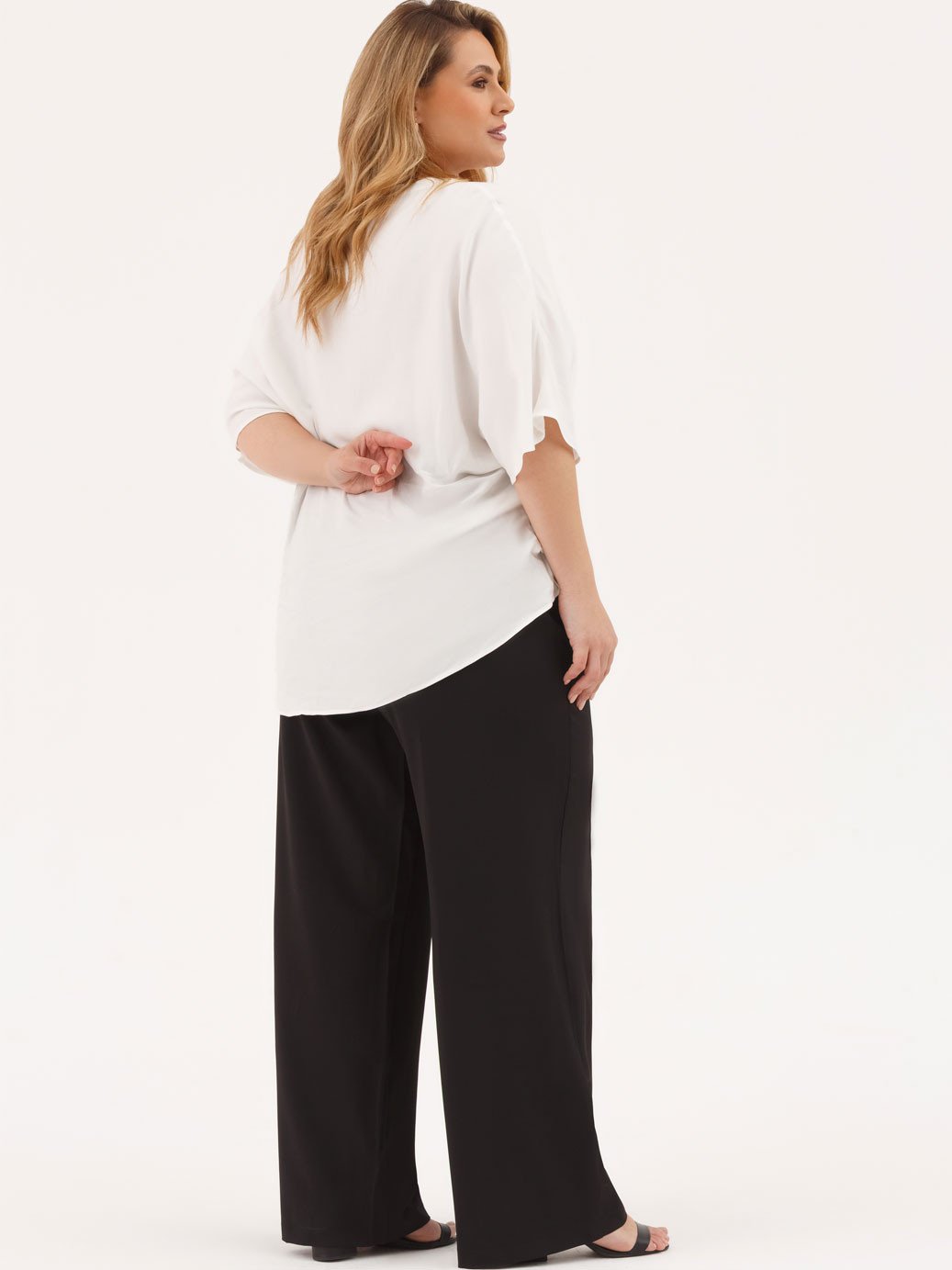 10501707 blusa feminina plus size off white branca floribel 3