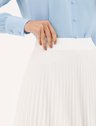 11000406 saia plissada branca off white antonieta 10202319 blusa com gola azul lari