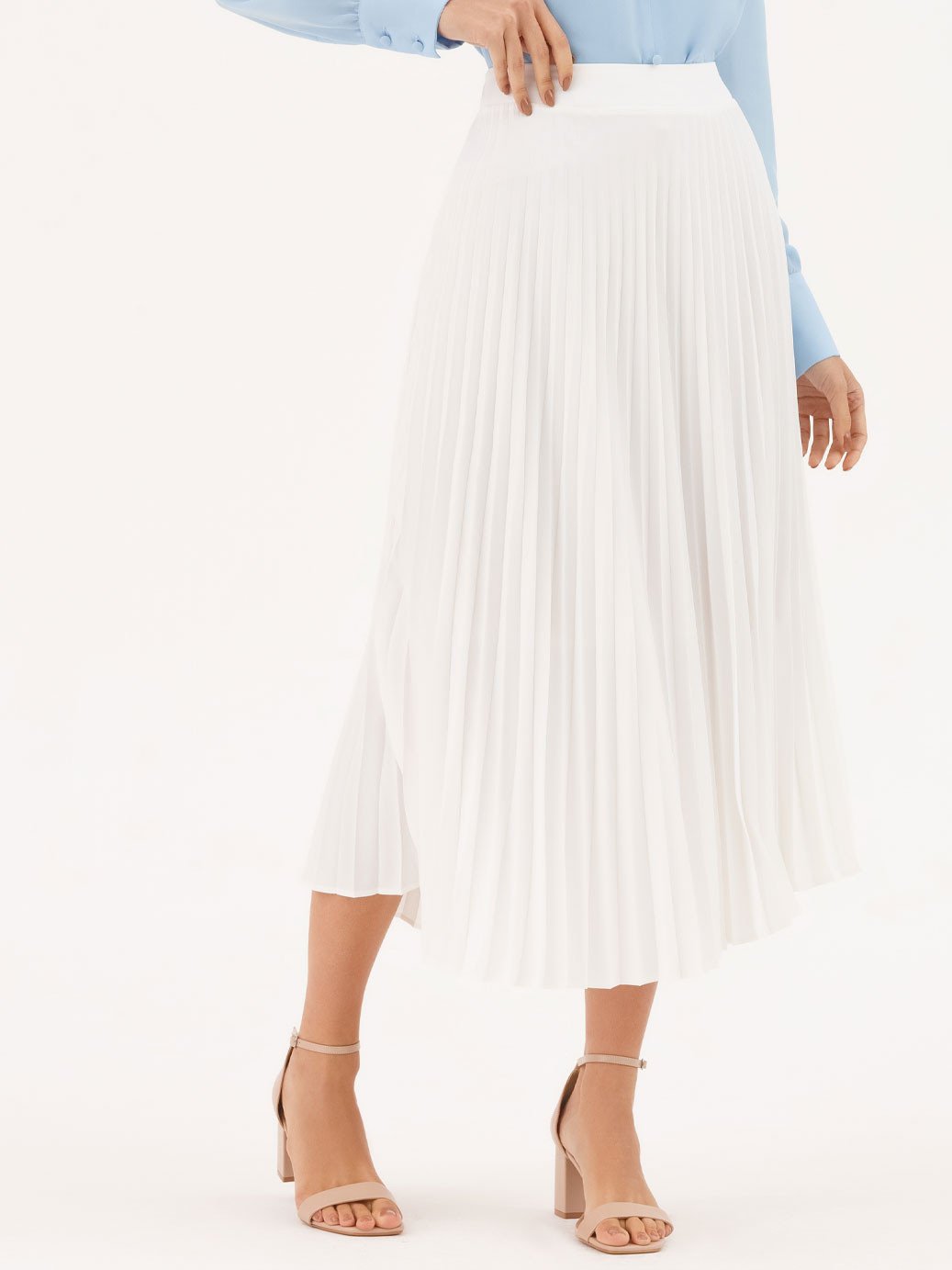 11000406 saia plissada branca off white antonieta 10202319 blusa com gola azul lari1