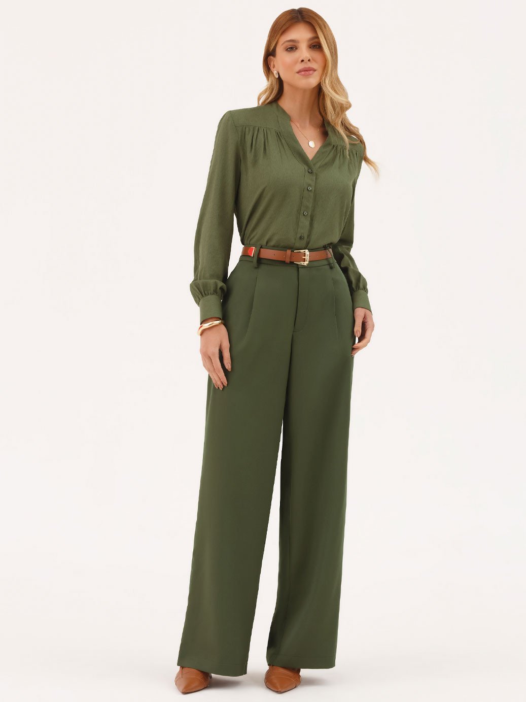 10202322 blusa manga longa verde militar eleanor 19200585 calca pantalona verde militar celinea 1 1