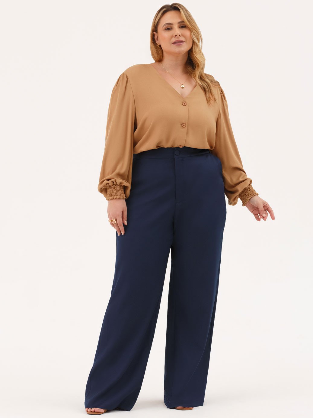 10202328 blusa camel canela com elastico angela 19200600 calca wide leg plus size azul marinho lina 1 3