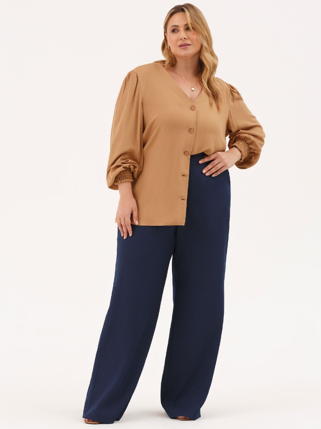 10202328 blusa camel canela com elastico angela 19200600 calca wide leg plus size azul marinho lina 2 2