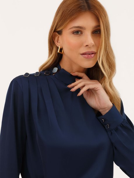 Blusa Manga Longa com Botões no Ombro em Cetim Marinho Liora