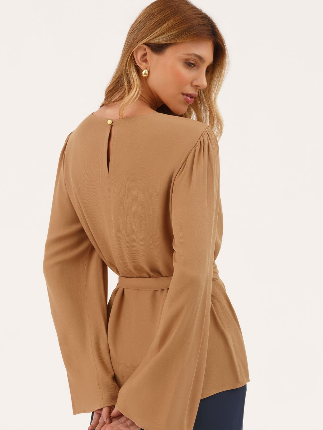 10501744 blusa canela camel com cinto esme 2