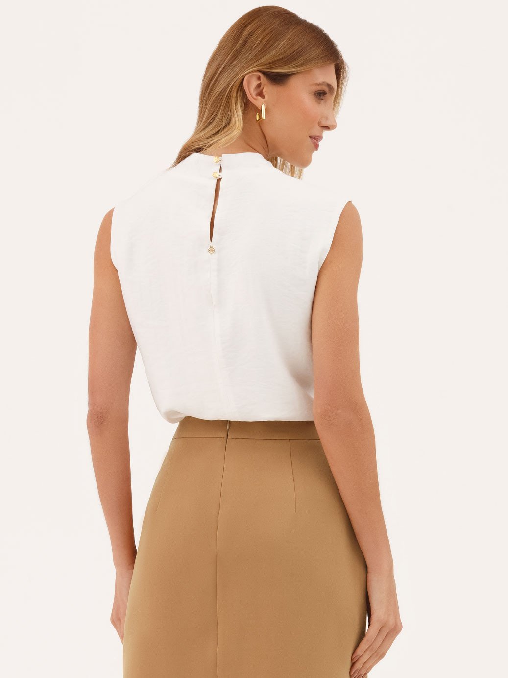 10501757 blusa sem mangas e recorte off white branco livana 11000421 saia longuete canela joulie 2