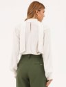 19200585 calca pantalona verde militar celinea 10501722 blusa branca off white com laco ophelia 2