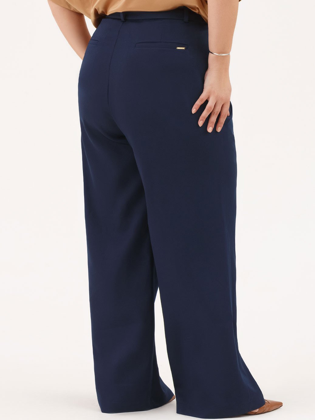 19200600 calca wide leg plus size azul marinho lina 10501745 blusa camel canela plus size wylla 2 2